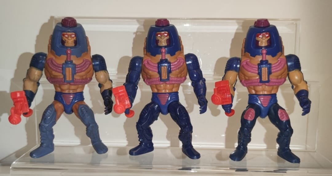 MAN-E-FACE   TOP TOYS ARGENTINA Pre-reissue unpainted knee pads + 2 reissue Blue legs